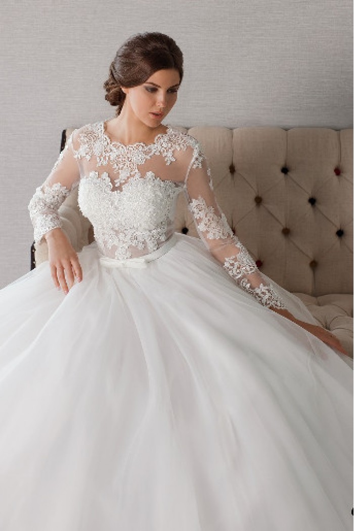 Свадебное платье с пышной юбкой и ажурными рукавами SALI BRIDAL Свадебное платье с пышной юбкой и ажурными рукавами SALI BRIDAL