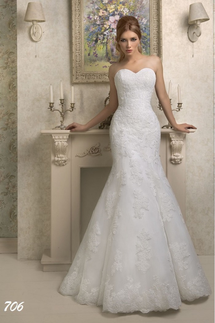 Кружевное свадебное платье силуэта Рыбка с открытым лифом SALI BRIDAL Кружевное свадебное платье силуэта Рыбка с открытым лифом SALI BRIDAL