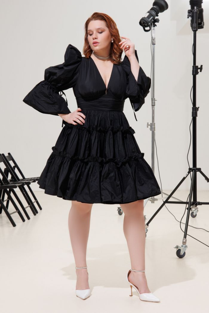 Эффектное черное платье мини длины из тафты большого размера - БЕТА
