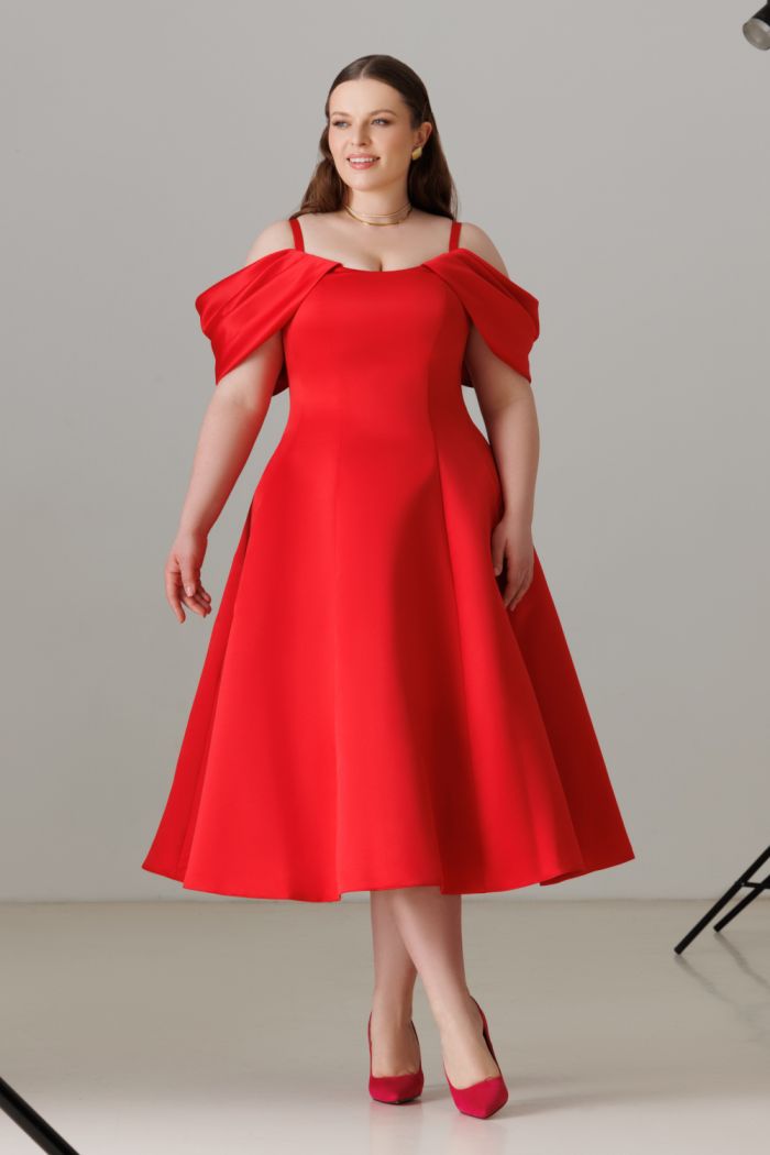 Яркое красное платье миди длины из плотного атласа на бретелями большого размера - ЛИНН МИДИ