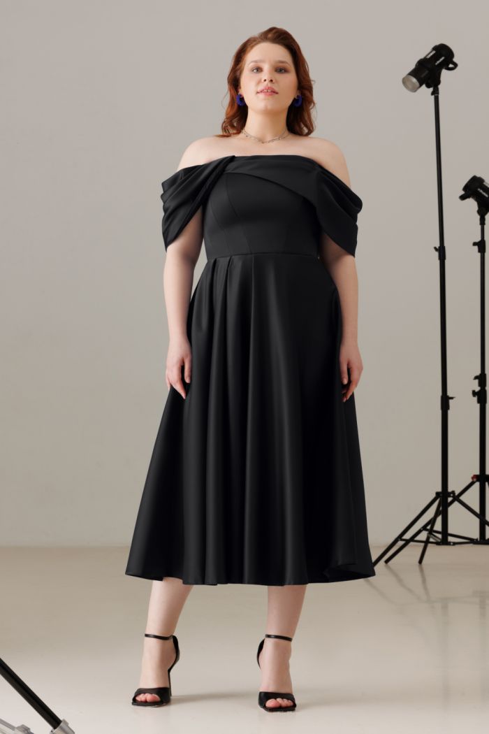 Черное элегантное платье миди длины на шнуровке с открытыми плечами - ЛИСИТЕЯ МИДИ