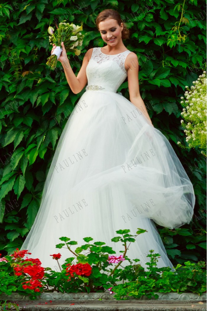 Свадебное платье с воздушной юбкой и структурным корсетом РЕЙНА