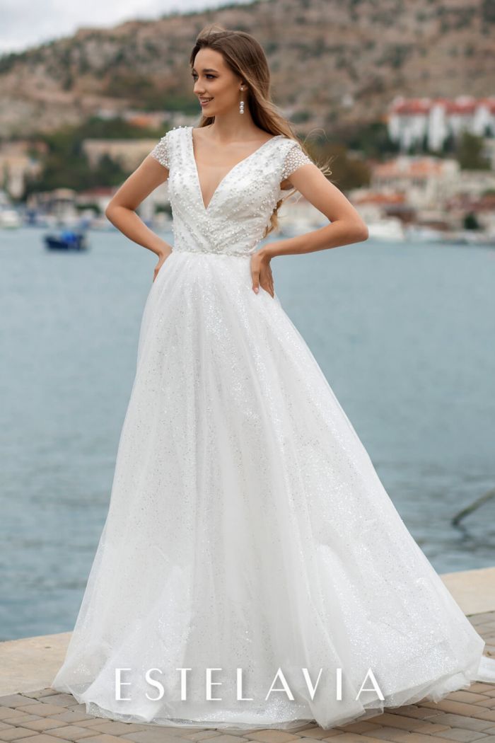 Свадебное платье с блестящей юбкой, коротким рукавом и бусинами на лифе - ЛУМИНИТА