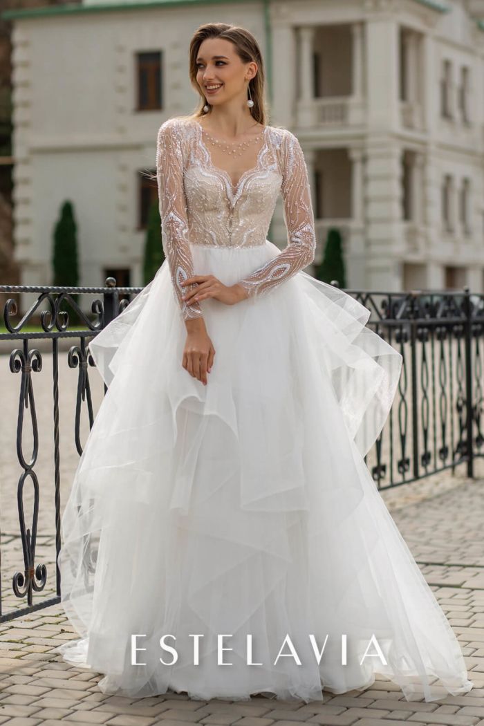 Роскошное свадебное платье с длинным расшитым рукавом и длинной юбкой с воланами - ОТИЛИЯ
