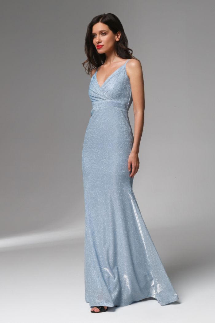 Вечернее платье голубого цвета с отливом с глубоком декольте на бретелях - АНТА