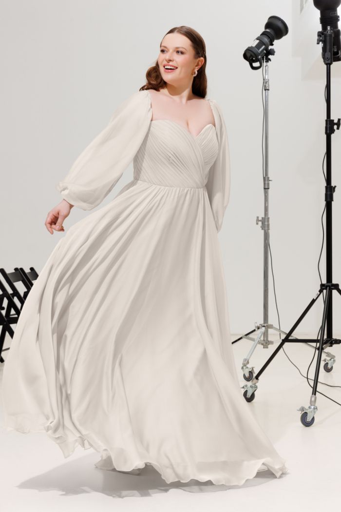 Белое длинное свадебное платье с открытыми плечами и длинным рукавом - ХОУП