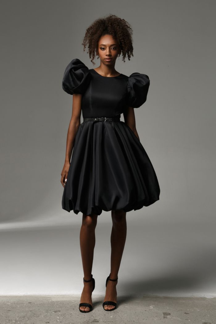 Дизайнерское черное платье мини длины с объемным коротким рукавом - ЛОЛИТА