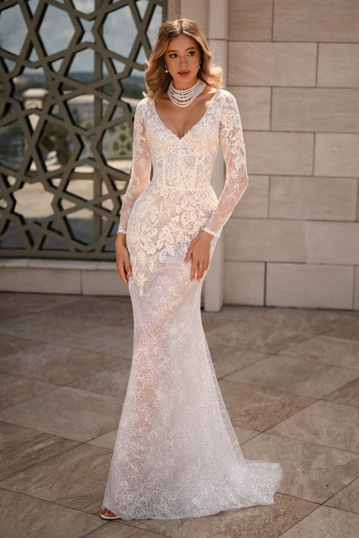 Кружевное свадебное платье силуэта рыбка с эффектным декольте и длинным рукавом - АНДЖЕВИС