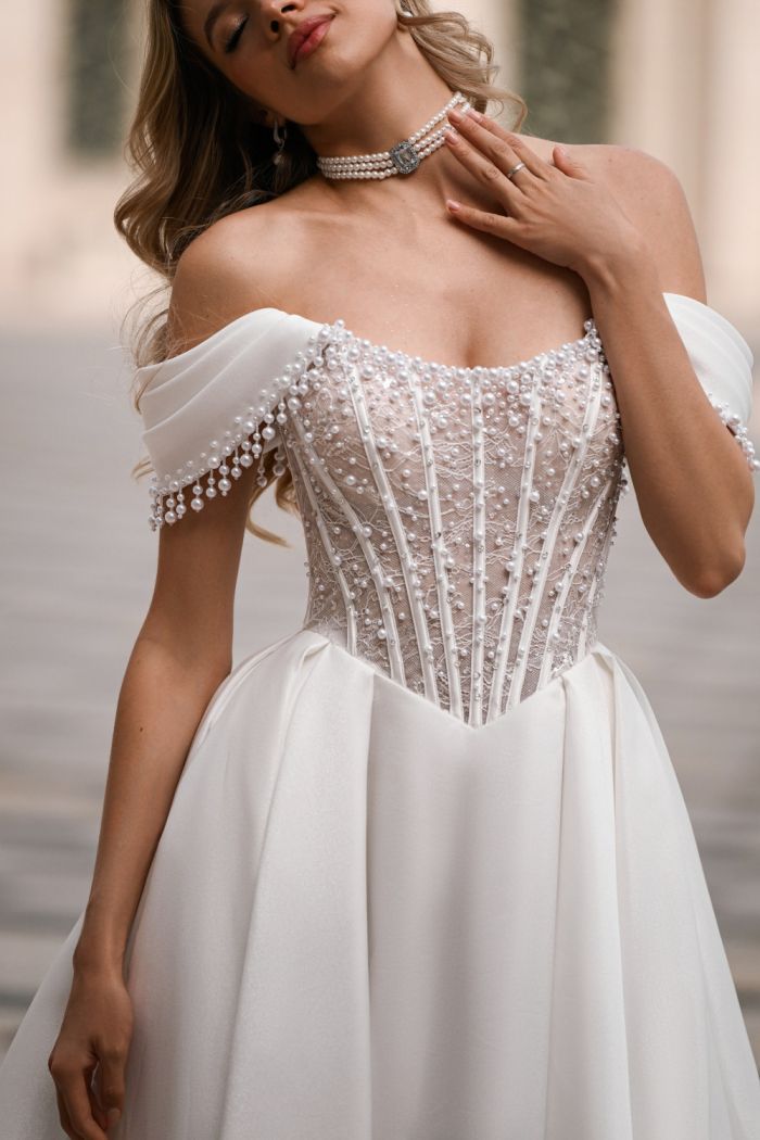 Роскошное свадебное платье классического А-силуэта с расшитым корсетом и рукавами-крылышками - ГАЭЛЬ