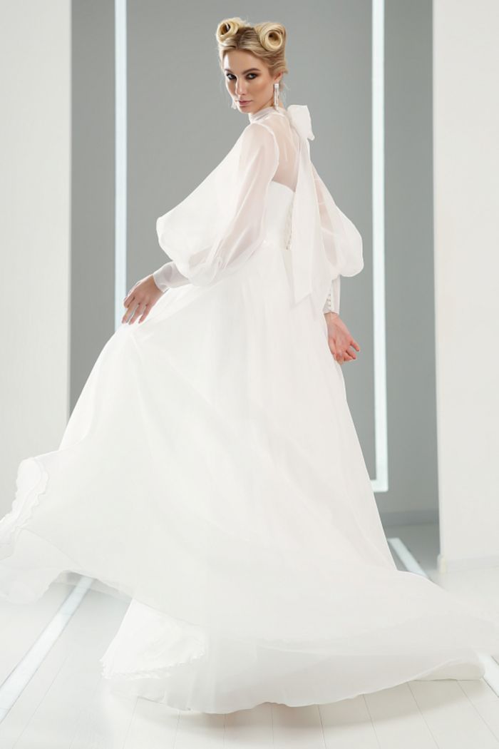 Закрытое свадебное воздушное платье с прозрачными рукавами и бантом на воротнике - ВИОЛА