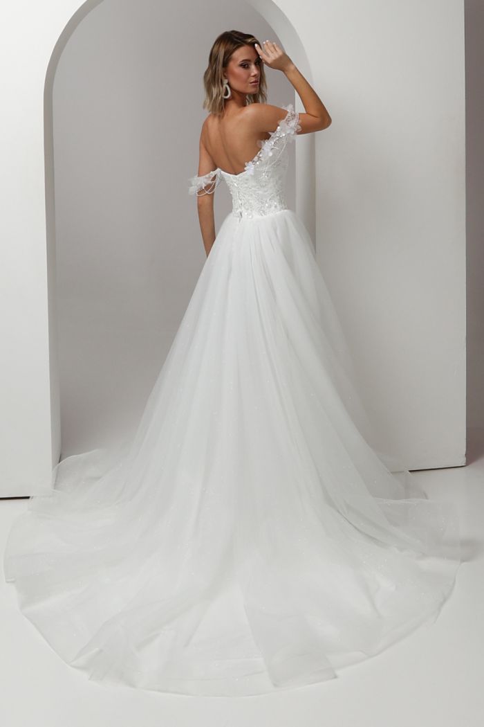 Нежное свадебное платье с блестящим корсетом и рукавами-крылышками - АВРОРА