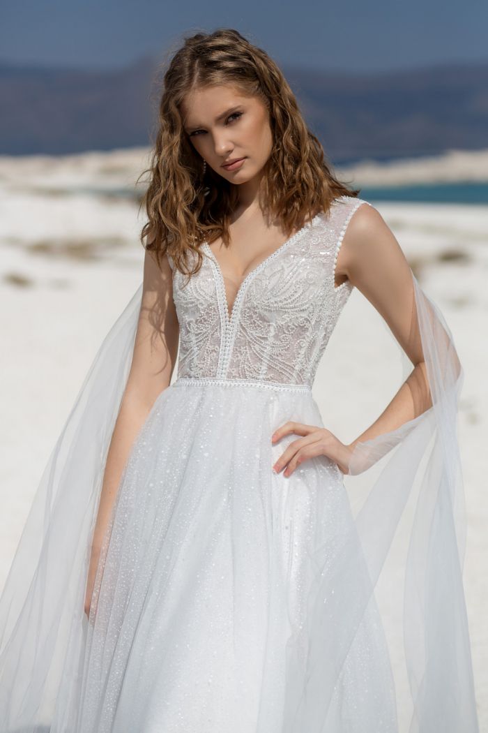 Легкое свадебное платье без рукава с кружевом глиттерным напылением со шлейфом - РУБИ