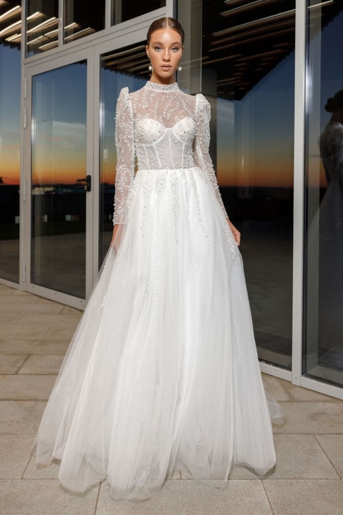 Элегантное длинное свадебное платье с расшитым лифом и с длинными рукавами - ГАБРИЭЛА
