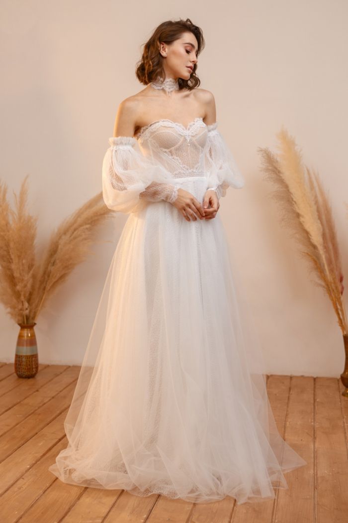 Кружевное свадебное платье на бельевом корсете с фантазийными рукавами - МАРЛИН