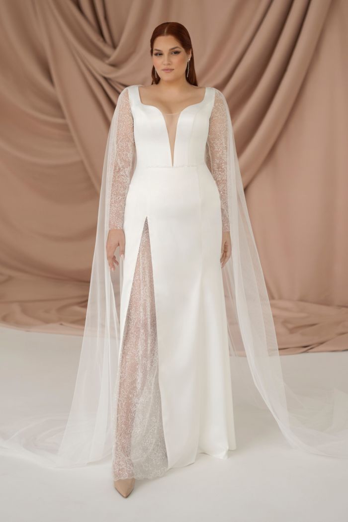 Роскошное свадебное платье плюс-сайз с кейпом и глубоким декольте - 6750