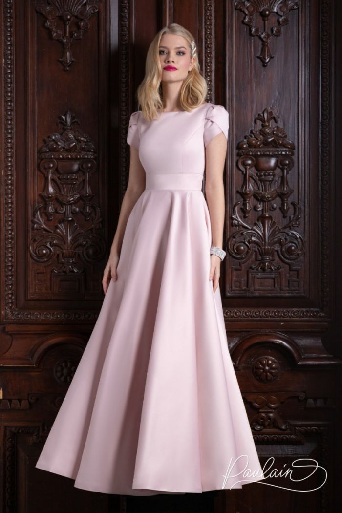 Атласное вечернее платье нежно-розового цвета с длинной юбкой А-силуэта ТУТТА
