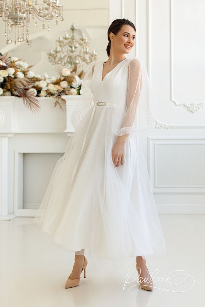 Белое воздушное платье с юбкой чайной длины и легкими рукавами - ЭЙПРИЛ