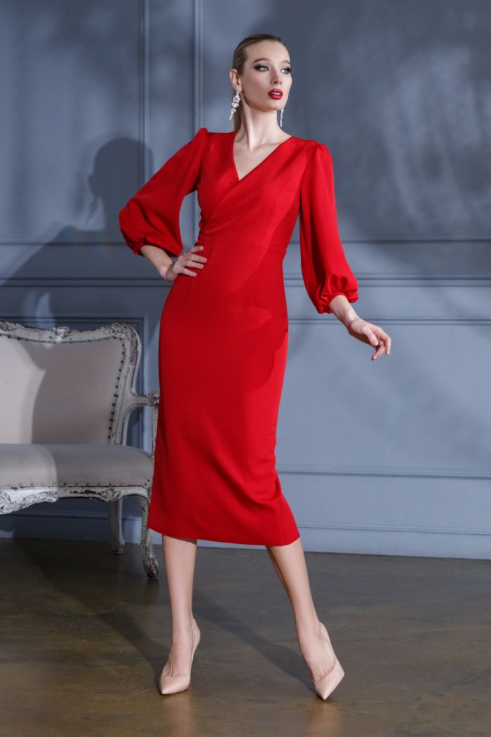 Модное красное платье ниже колена с объемным рукавом и пикантным вырезом ЛИНДСИ