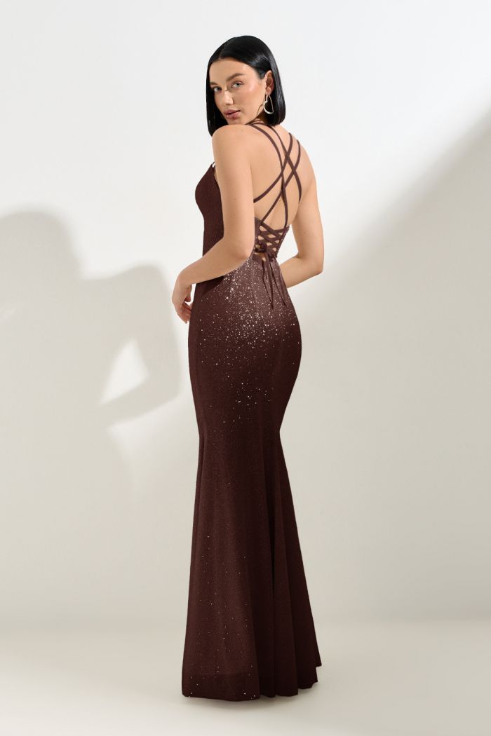Силуэтное вечернее платье шоколадного цвета из блестящей ткани и на бретелях - ВЫЗОВ ПРИНЯТ