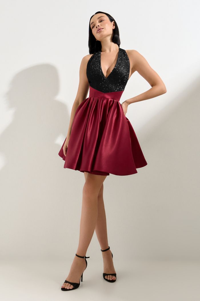 Дерзкое короткое платье с пышной юбкой с карманами и открытой спиной - ГЛАВНАЯ РОЛЬ МИНИ