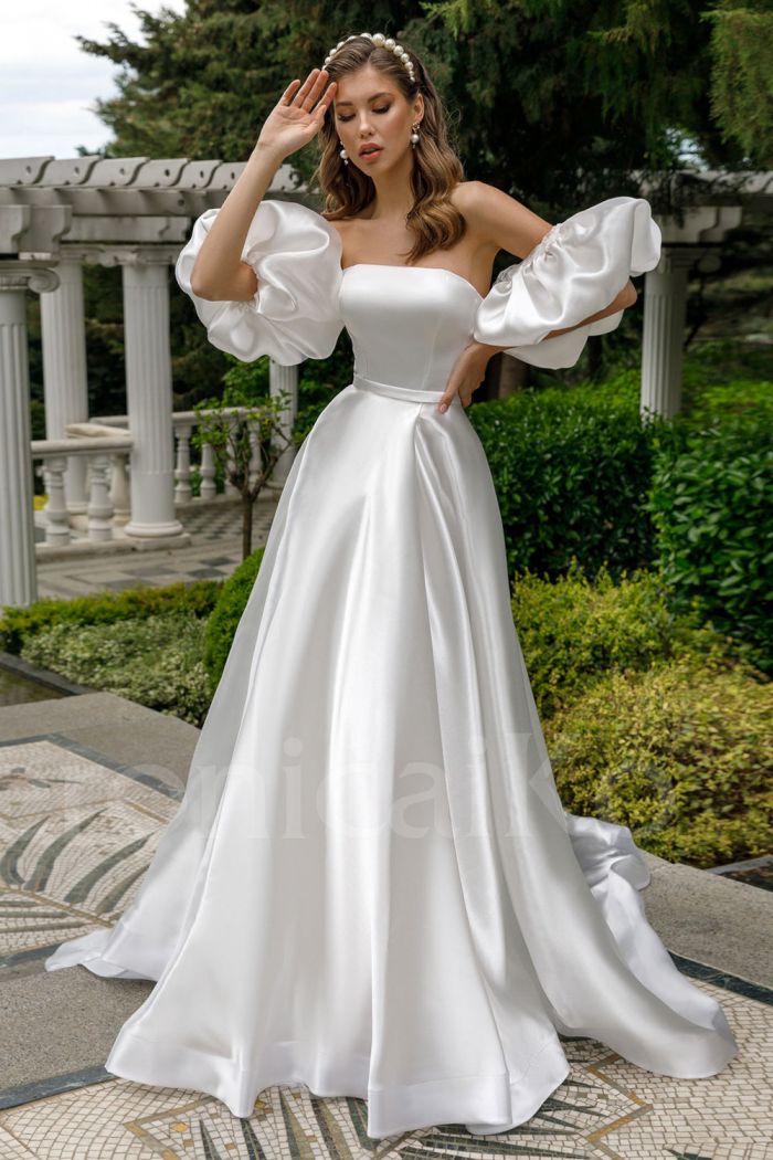 Свадебное атласное платье с прямым корсетом, открывающим плечи, съемным рукавом и разрезом по ноге - 458