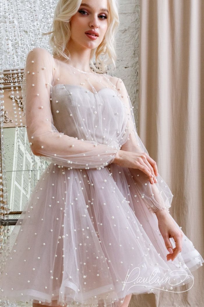 Нежное платье с прозрачными рукавами и короткой пышной юбкой в Хабаровске