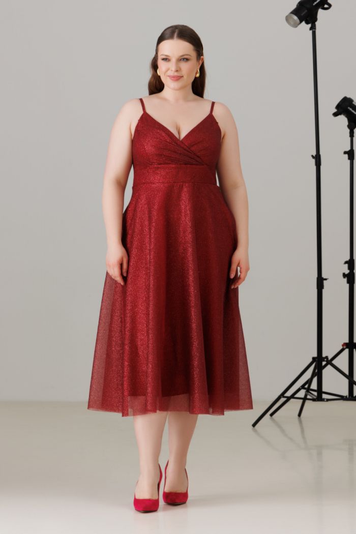 Блестящее красное платье на бретелях длины миди с V-образным вырезом  - ЗЕНА Миди