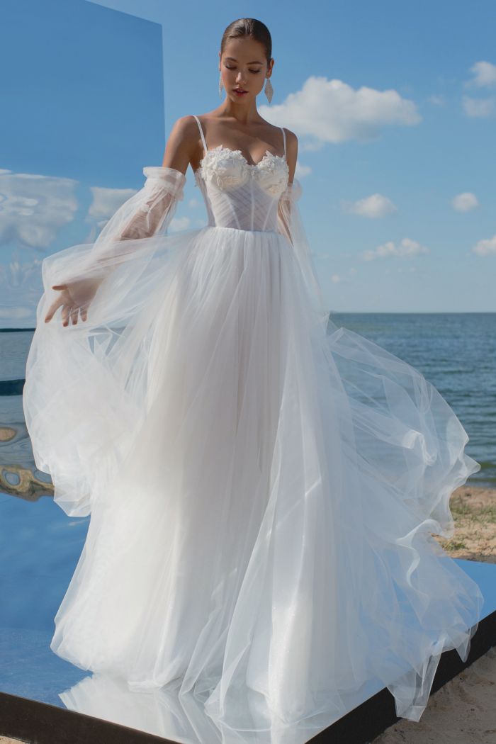 Воздушное свадебное платье с прозрачным корсетом на бретелях - ГАЛАССИЯ